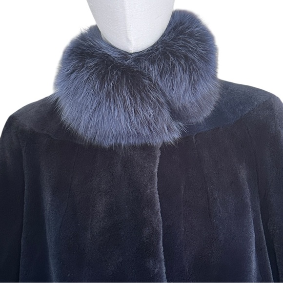 Stunning Mid-length Dark Midnight Blues Dyed Badger Fur Coat w/Dyed Fur Trim - Picture 5 of 15